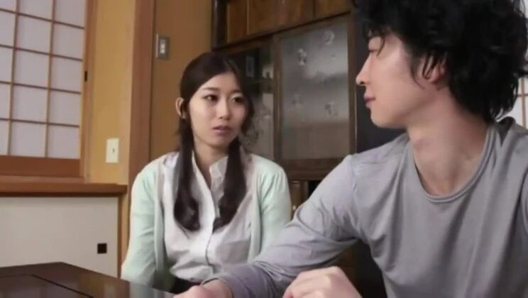 ショックを受けた継母が、ポルノとオナニーについて義理の息子と話したい