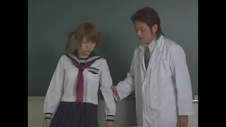 素晴らしい日本人モデル、三苫愛留の驚異的なオナニー＆フェラ JAVクリップ