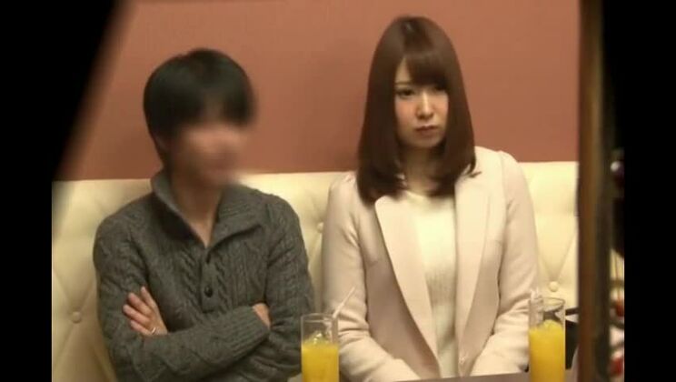 夫の目の前で他の男とセックスする日本人妻