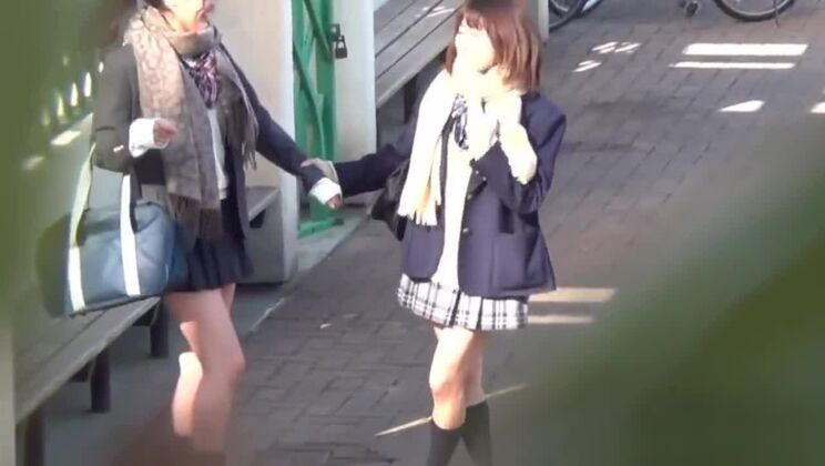 エッチなアジアのティーンが放尿