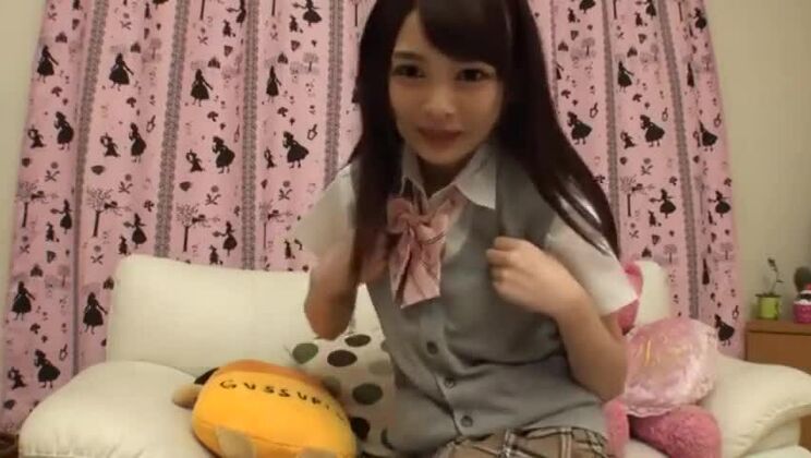 クレイジーな潮吹き・オナニーJAV映画に登場するワイルドな日本人娼婦