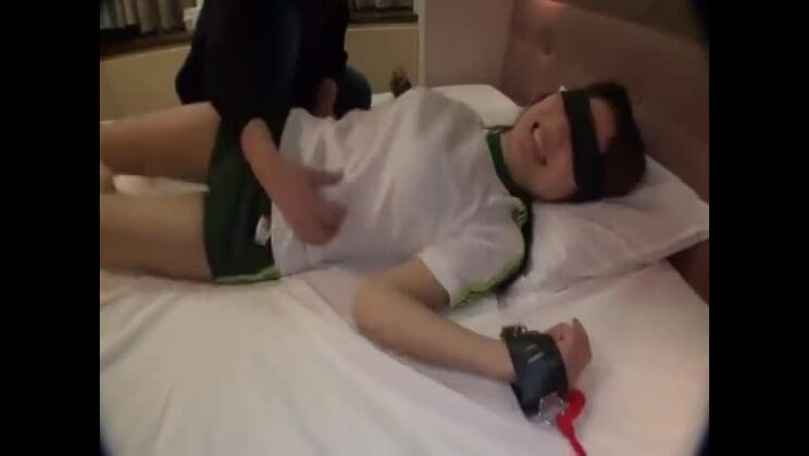 くすぐられる日本人