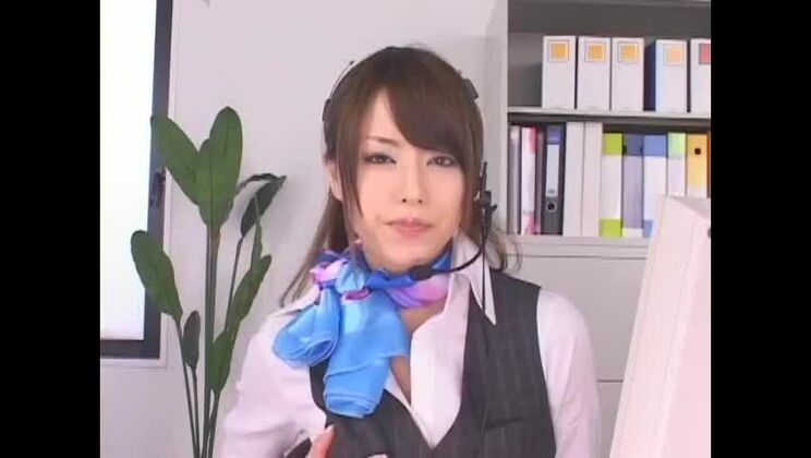 『Crazy Solo Girl』に登場した、最もホットな日本人娼婦・吉沢明歩のオフィスAVクリップ