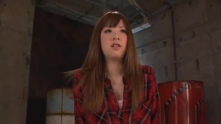 毛深いマンコを舐められ、犯される