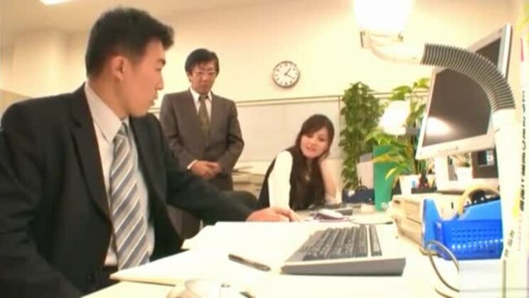 ホットな一ノ瀬アメリが極限のダブルフェラチオを披露