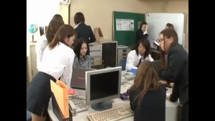 刺激的なマンコへの愛撫