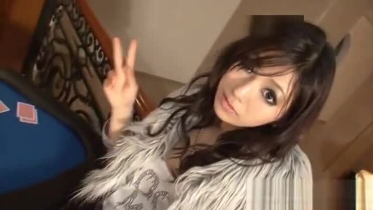 変態的なアジアのマンコを激しく突く