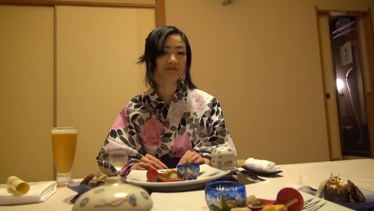 最高の日本人モデル、小内和美がクレイジーなシャワー、オナニーJAVシーンに登場