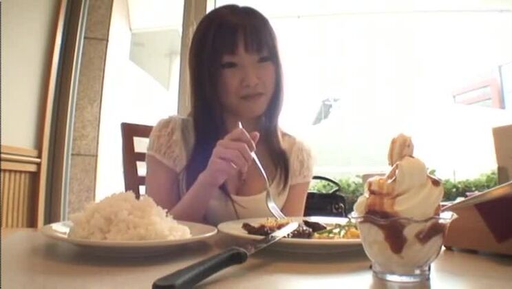 エキゾチックなオナニー、カップル JAV シーンに登場する最もホットな日本人痴女、森谷ミウ