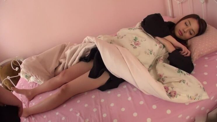 クレイジーな無修正熟女JAV動画に登場する最高の日本人痴女、雅真央