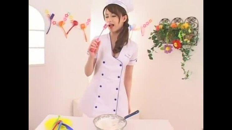 エッチな日本人モデル、吉沢明歩が驚くべきフェチ・オナニーJAVクリップに登場