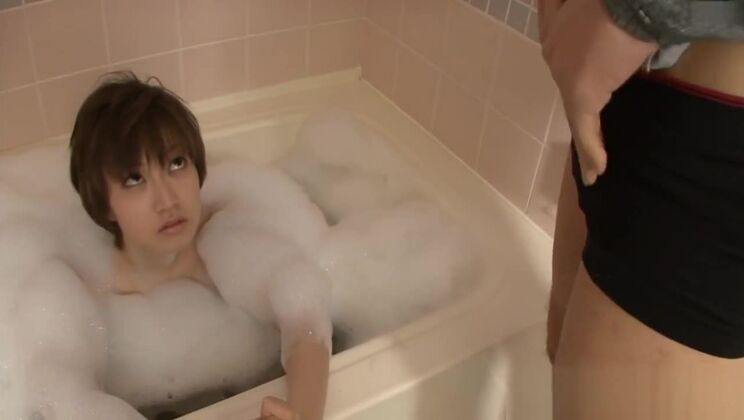 エッチなアジア人3Pセックス