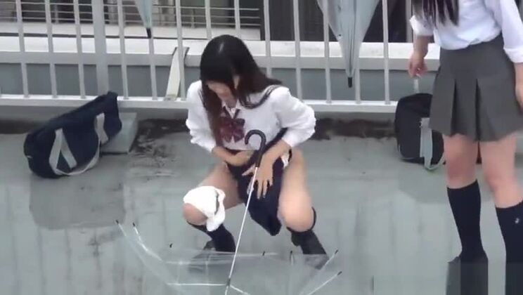 日本人ティーンの放尿公園