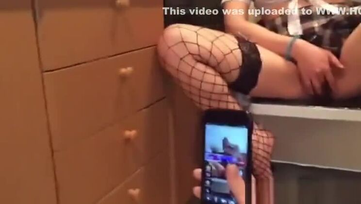 2人の可愛い日本人女の子が3Pをしたい