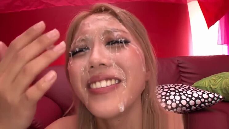 タキモト・アリサ、ぶっかけポルノシーンに登場するホットなアジア系ブロンド