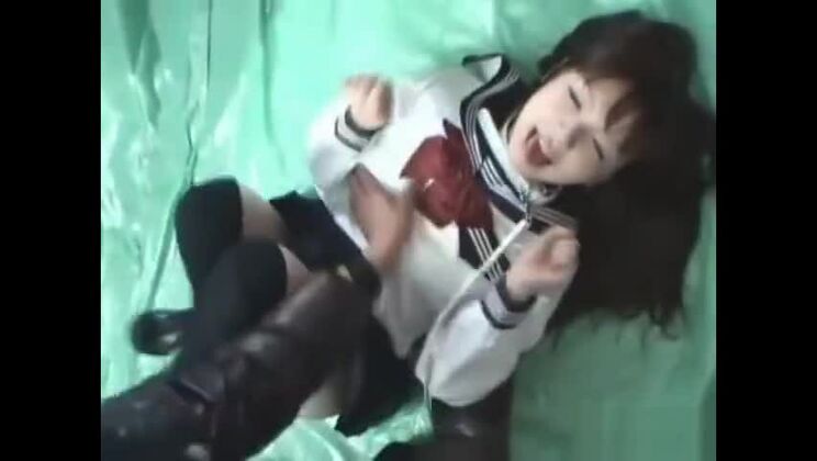 激しく犯される美女の熱いマンコ