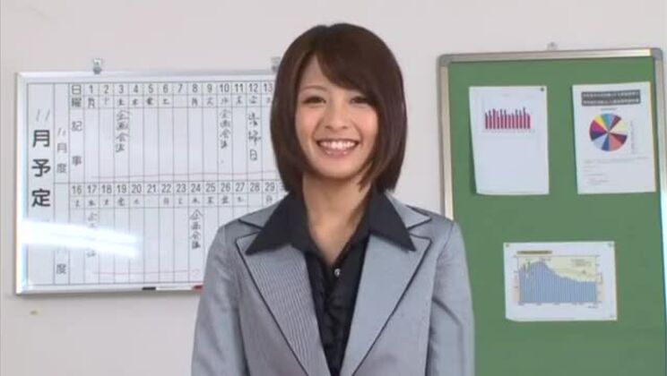 夏目ユウキ、愛らしいアジア系美女がオナニー