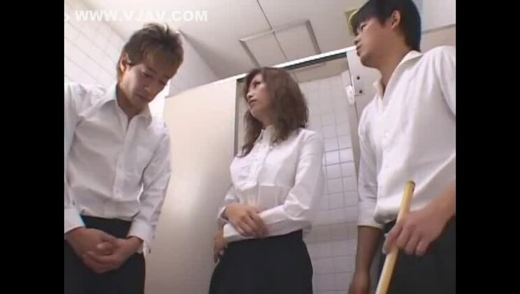 最高の3P JAVシーンに登場する、素晴らしい日本人女・秋月アンナ