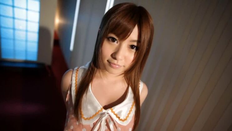 素晴らしい日本人少女 成瀬ココミの超ホットな巨乳、ストッキング JAVシーン