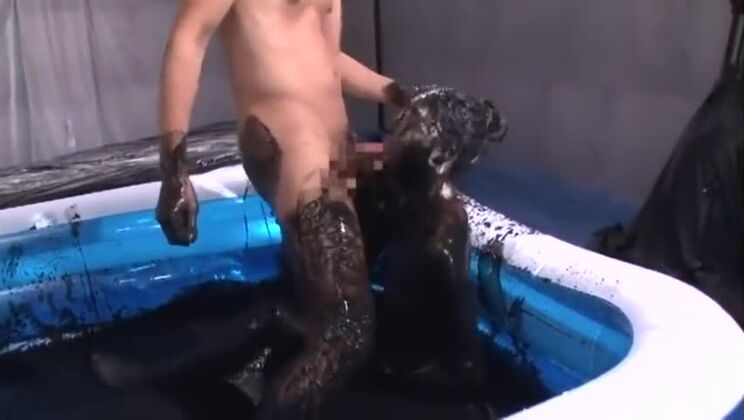 泥水たまりでのセックス drdr 242423343534