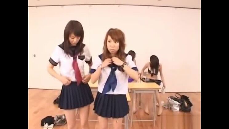 エッチなマンコを弄ぶ