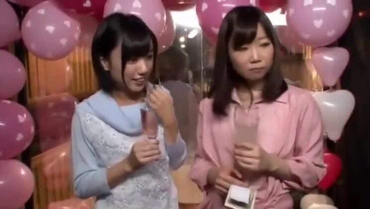 あなただけのための、最もホットなJAVビデオに登場する欲情した日本人モデル