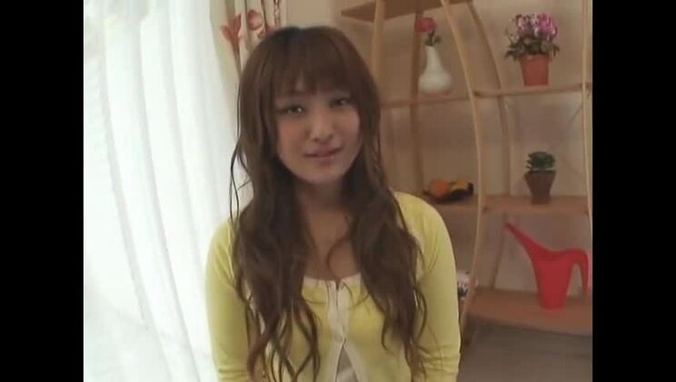 素晴らしい日本人娘、工藤玲花が信じられないほど小乳のJAV映画に出演