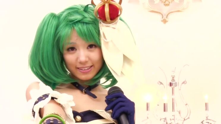 『Crazy JAV』に登場する素晴らしい日本人娘、検閲済み指マン＆フェラチオクリップ