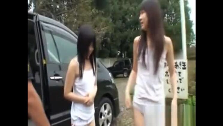 色気たっぷりの東洋人、大崎千和がプレゼントとして巨根を貰う