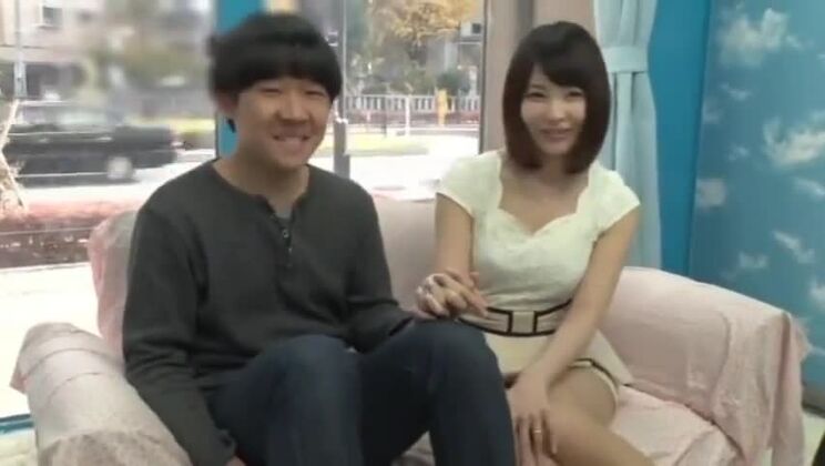 ホットなJAVシーンに登場する新しい日本人娼婦、ショーを見る