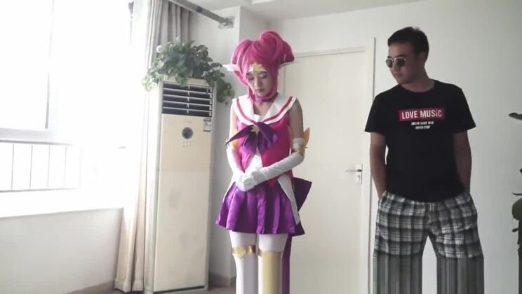 異星からの少女：縛られておもちゃのように弄ばれる