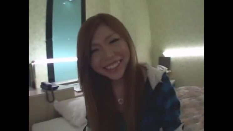 信じられないほど魅力的な日本人娘、沢木ジュリと成瀬ココミによる最高に熱いフェラチオ、素人JAVクリップ