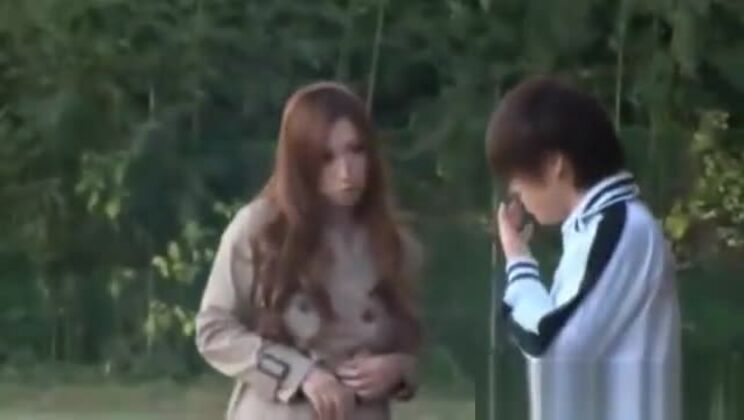 奇妙な日本人、屋外での素晴らしいプレイ