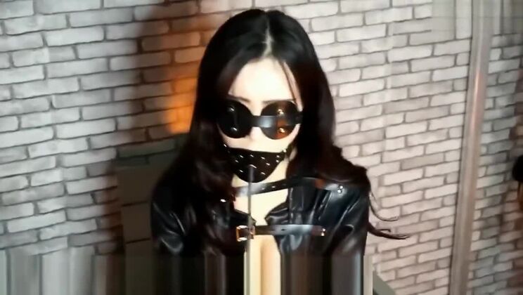 縛られたアジア人