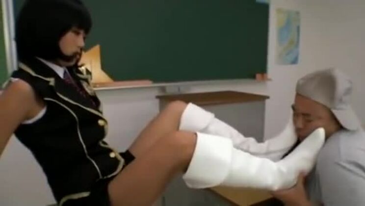 日本のフェムドム、ブーツフェチ、アイドル支配