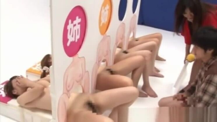 アジア人美女がマンコを激しく突かれ、もっと欲しがる