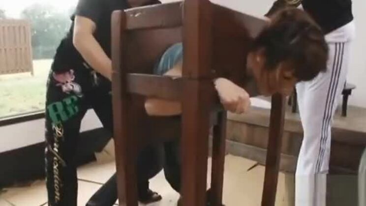 ホットな美女たちへのボンデージ罰