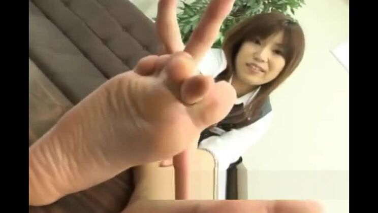 足フェチ - 銀行員の大きな足