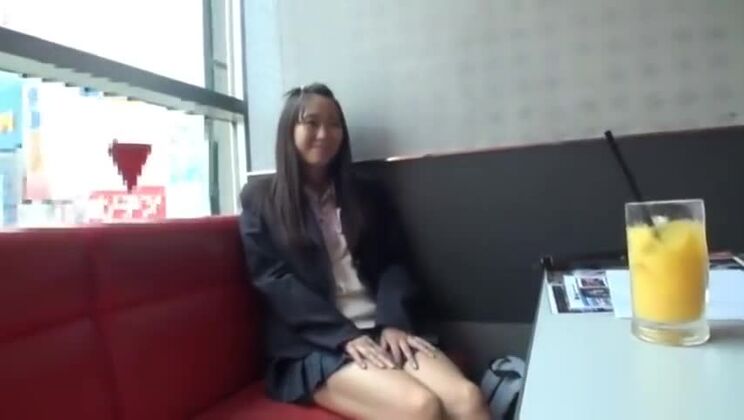 これまでに見たことのない独占的な小乳JAV動画に登場する日本人娘