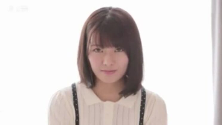 内気な巨乳ちゃんに「カメラ目線」で淫語(1)