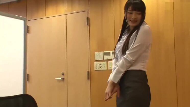 腰を振る日本人娘