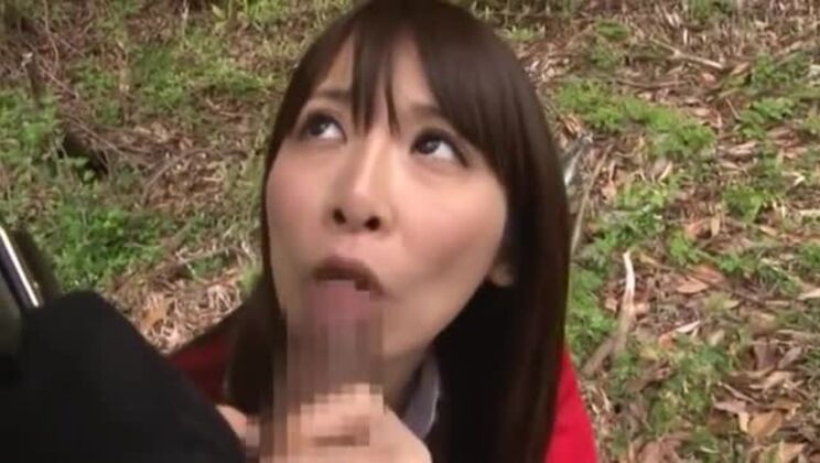 チンポをしゃぶる熟女、日本人AVモデル