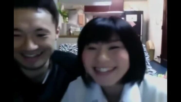 JAVシーンを見る日本人娘