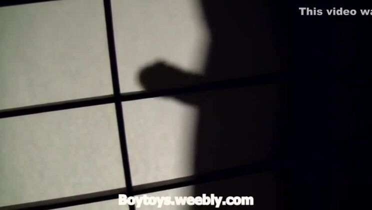 引き戸越しにフェラ