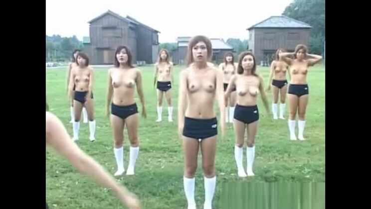 半裸のアジア人女子大生ショー パート1