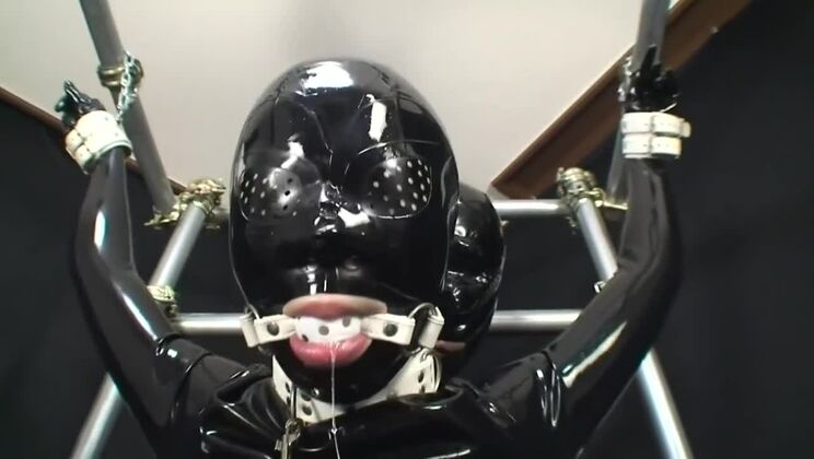 Miraidouga - ラバーカップル 鉄パイプ拘束プレイ