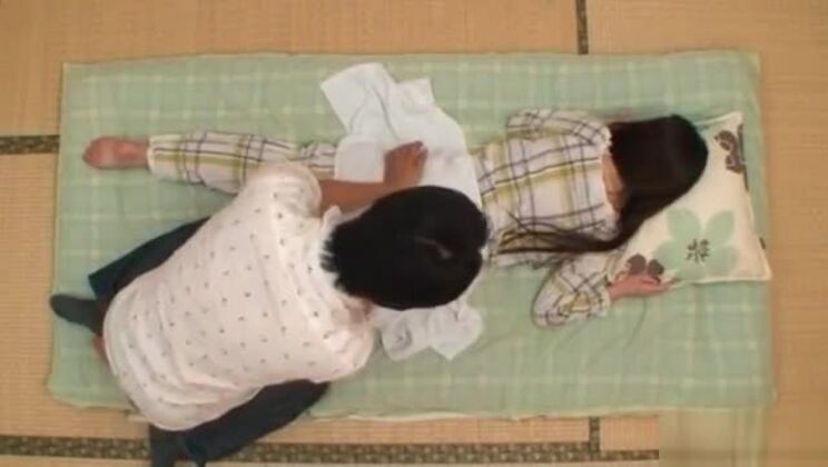 キュートな日本人熟女が官能的な