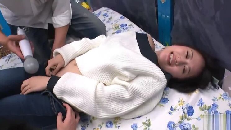 ザーメン、アジア人、フェラチオ、美女、3P、潮吹き、手コキ、中出し動画