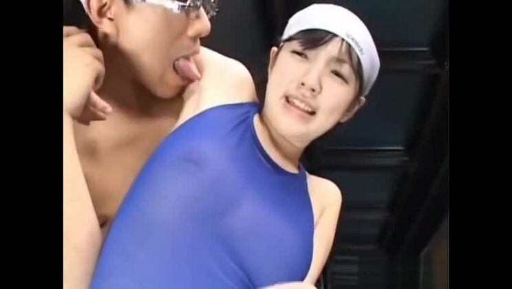 可愛いベイビーへのザーメン射精の喜び