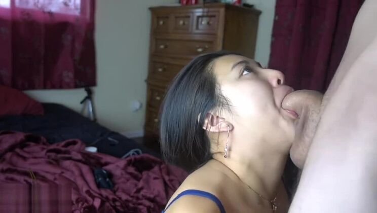 アジア人の彼女への喉奥射精！ asukisukigirl フェラチオの達人